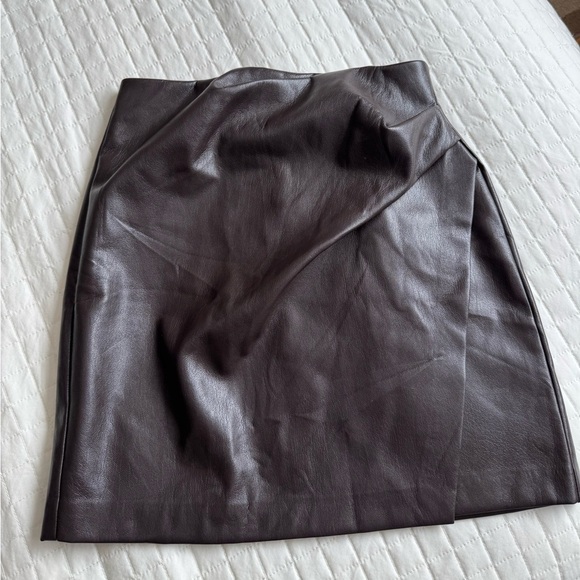 Aritzia faux wrap mini skirt - Picture 3 of 8